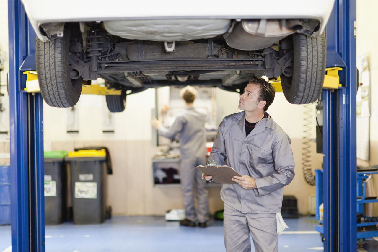 Investigando el peritaje de automóviles: se estudia su naturaleza y proceso de inspección.