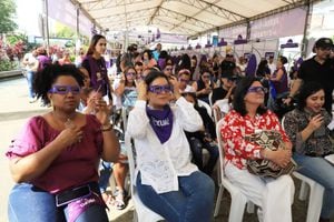 En el marco del Día Internacional de la Eliminación de la Violencia contra la Mujer’, se realizó el foro Paremos ya, el viernes 24 de noviembre, en la Plazoleta Jairo Varela.