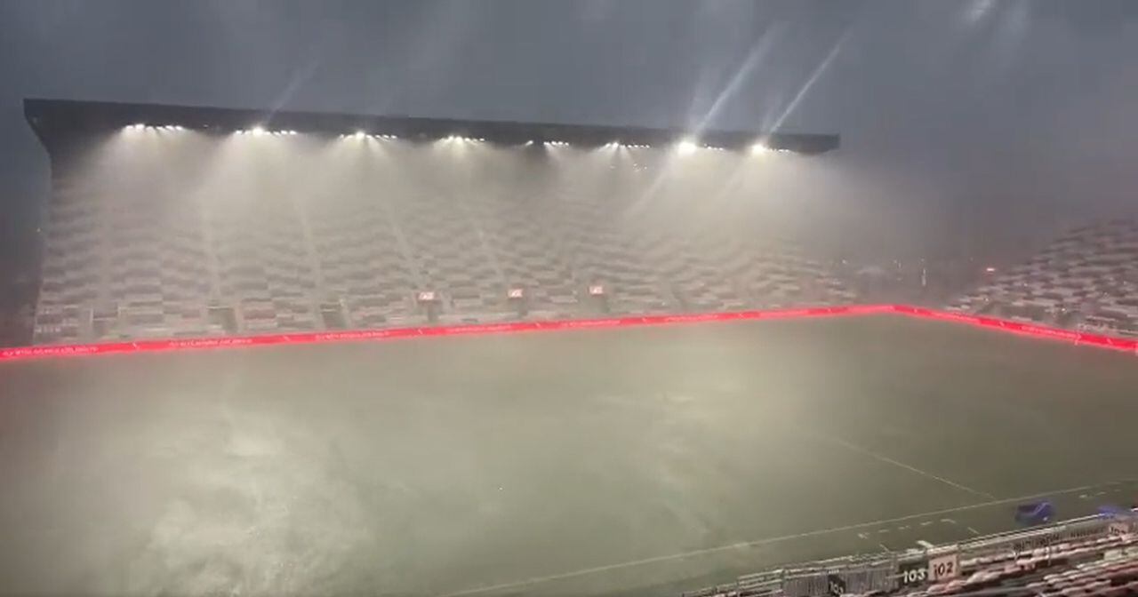 Debido a la fuerte lluvia que cayó sobre el estadio DRV & PNK de Fort Lauderdale, el juego se pospuso.