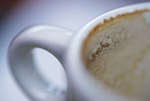 Conozca el método probado para eliminar las manchas de café de forma rápida y sencilla, utilizando ingredientes que ya tiene en casa.