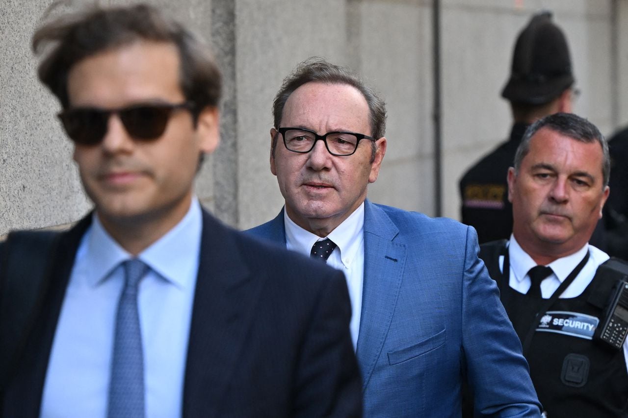 US actor Kevin Spacey arrives to the Old Bailey in London on July 14, 2022 to appear in court over four counts of sexual assault. The 62-year-old star made his latest British courtroom appearance after he was charged last month with sexually assaulting three men and granted unconditional bail. (Photo by JUSTIN TALLIS / AFP)