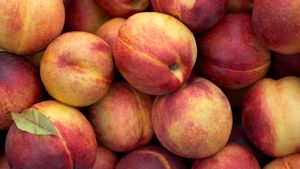 El durazno es una de las frutas favoritas por su sabor, textura y versatilidad en la preparación de ricos postres.