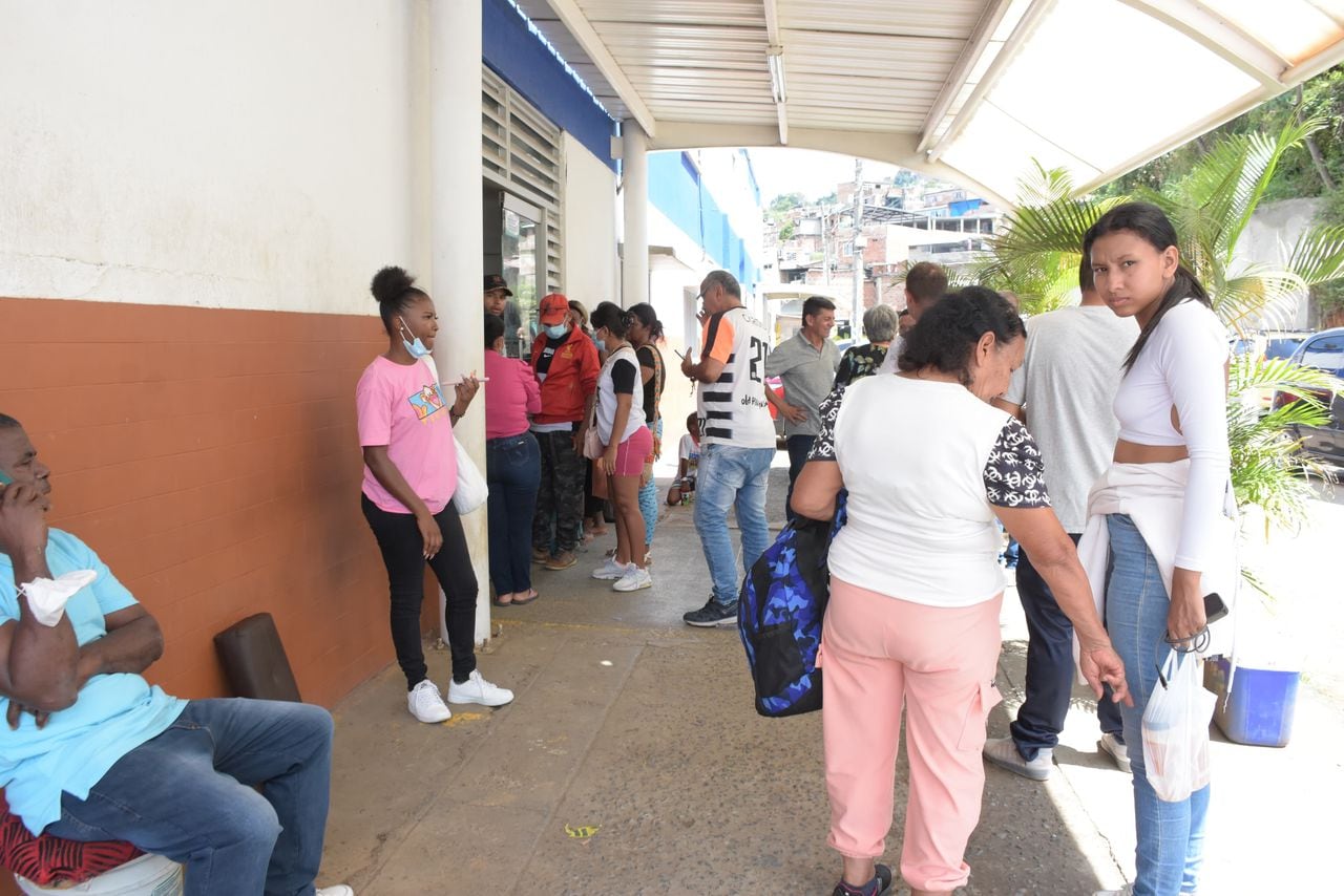 Pacientes del Hospital Mario Correa Rengifo en los Chorros tienen que ser trasladados a otros centros de Salud, debido a una falla en el suministro de energía que los imposibilita prestar sus servicios médicos