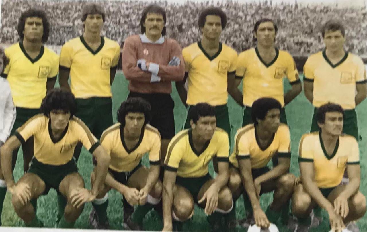 El primer equipo en el que jugó 'Pitirri' (primero en la fila de abajo, de izquierda a derecha). fue en el Bucaramanga.