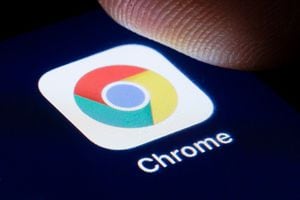 El logotipo del navegador web Google Chrome se muestra en la pantalla de un teléfono inteligente. Foto de Thomas Trutschel/Photothek vía Getty Images