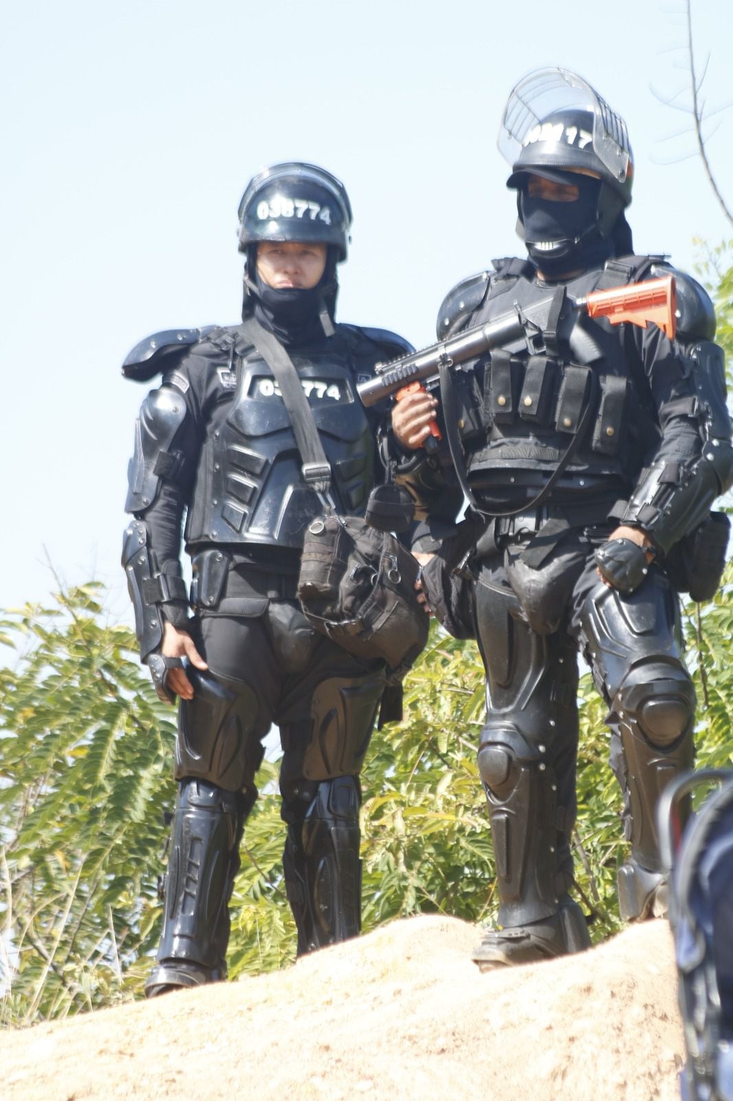 La Policía intenta desalojar a los invasores en un predio del cerro de Las Antenas