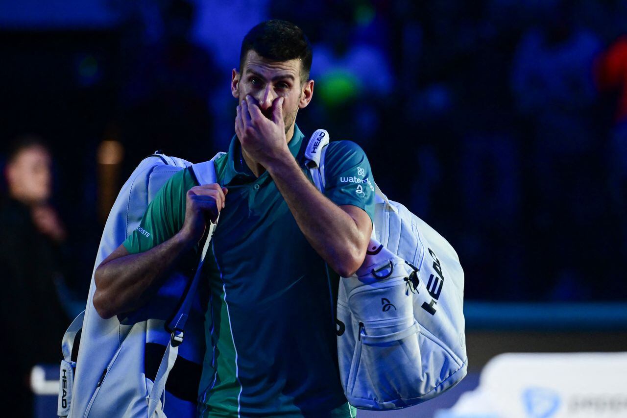Djokovic pierde ante el local Sinner y se complica en el Masters