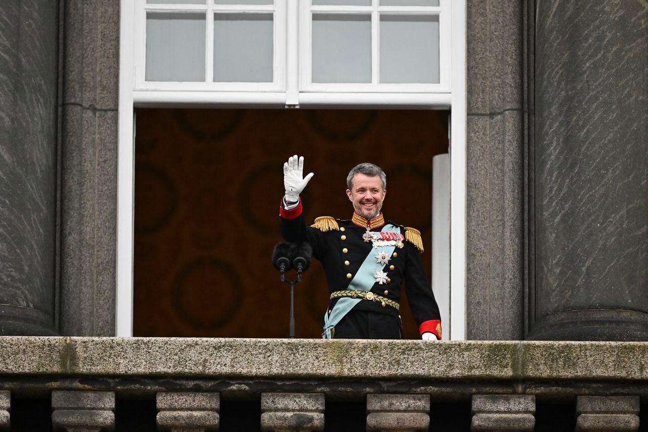 Dinamarca pasó una página de su historia el 14 de enero, cuando la reina Margarita II abdicó del trono y de su hijo se convirtió en el rey Federico X, y más de 100.000 daneses asistieron a este evento sin precedentes.