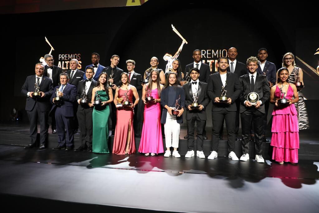Los galardonados en la ceremonia de los Premios Altius 2023, a lo mejor del deporte colombiano.