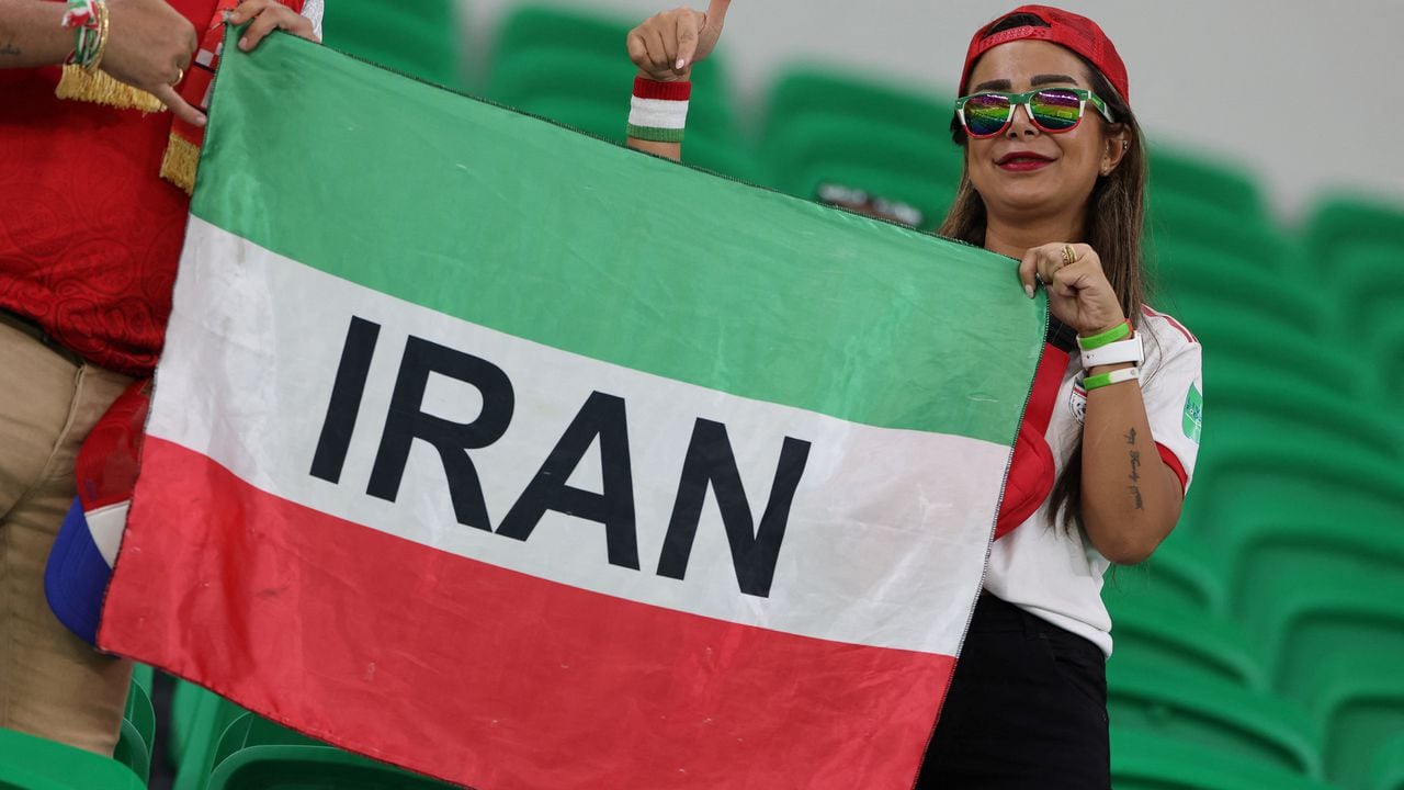 Las mujeres iraníes podrán ingresar a los estadios para presenciar un partido de fútbol.