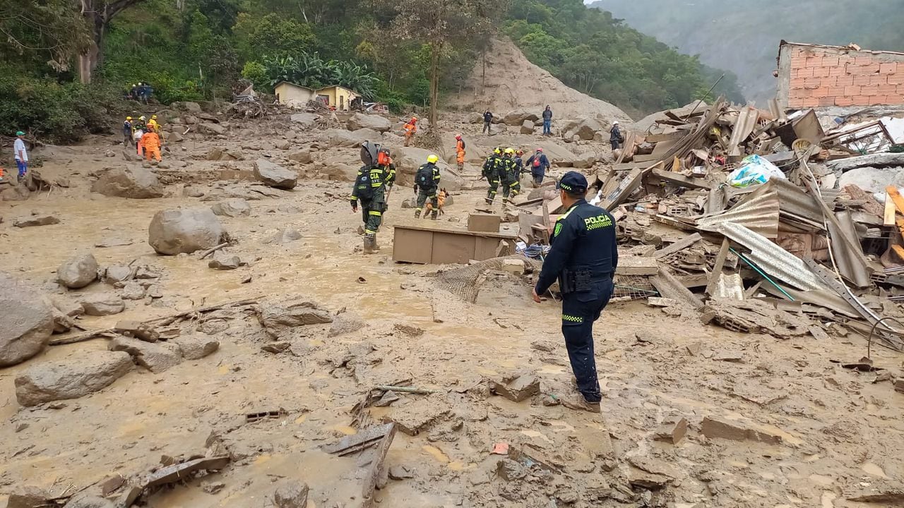 Suspenden búsqueda en alud que dejó al menos 15 muertos en Quetame, Cundinamarca