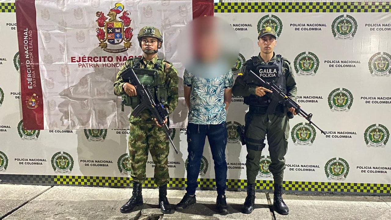 Alias Camilo Cagado fue capturado en un operativo conjunto entre la Policía, Ejército, Gaula y la Fiscalía, en el municipio de Tuluá. Foto Policía Valle