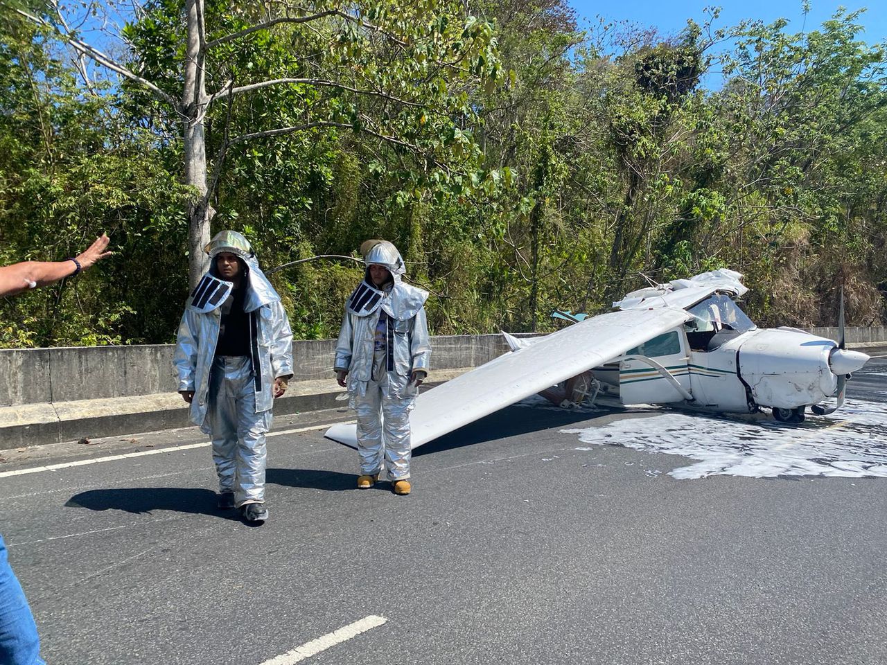 La Aeronáutica Civil de Panamá confirmó que los tres pasajeros que iban a bordo, ya fueron atendidos y se encuentran fuera de peligro. Foto: Redes sociales de Autoridad Aeronáutica Civil de Panamá.