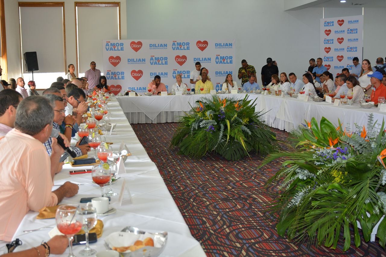 Primer reunión de la gobernadora electa Dilian Francisca Toro, con alcaldes electos del departamento del Valle del cauca.