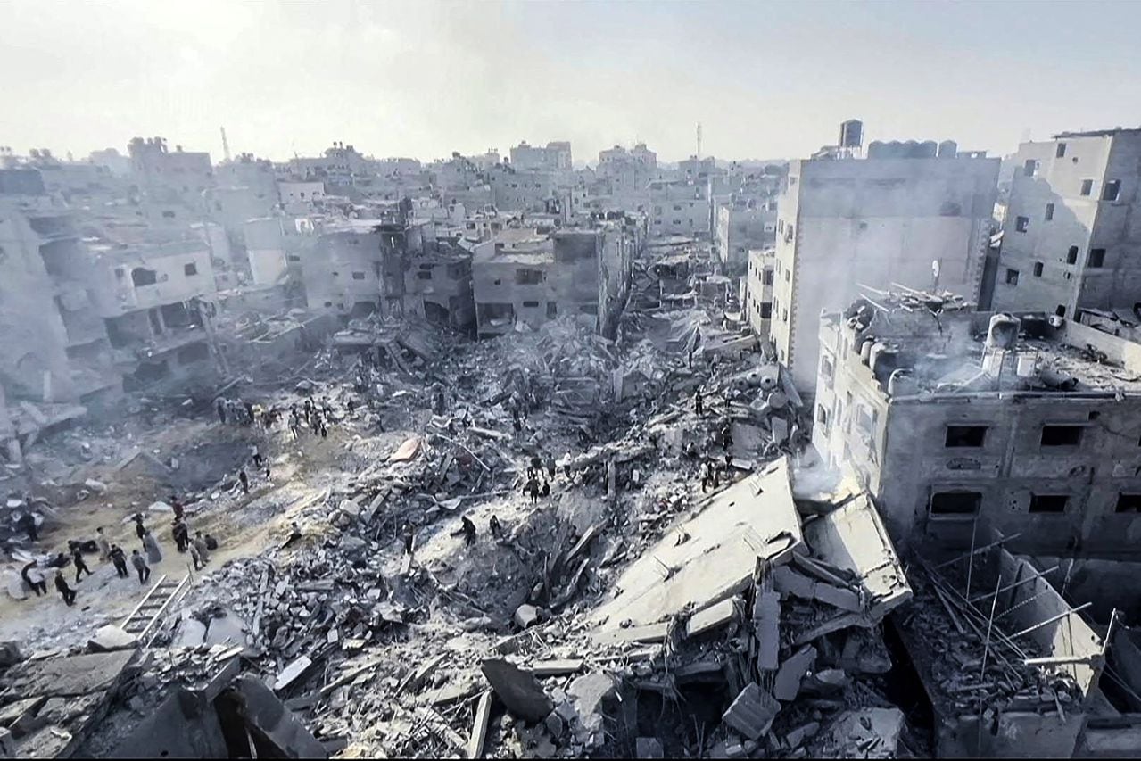 Miles de civiles, tanto palestinos como israelíes, han muerto desde el 7 de octubre de 2023, después de que militantes palestinos de Hamás con base en la Franja de Gaza ingresaran al sur de Israel en un ataque sin precedentes que desencadenó una guerra declarada por Israel a Hamás con bombardeos de represalia en Gaza. (Foto de AFP)