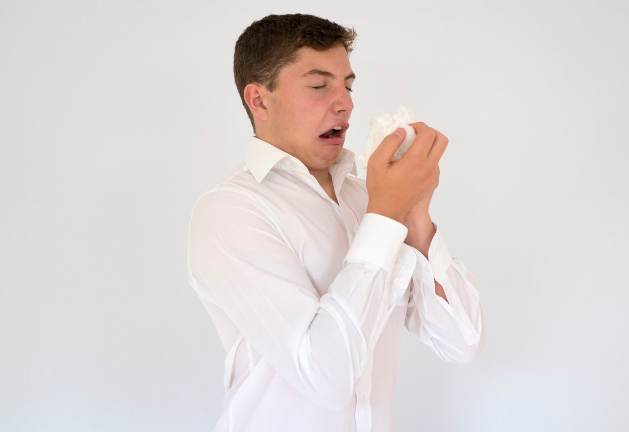Impedir un estornudar puede tener efecto sobre los ojos, la nariz o los tímpanos.