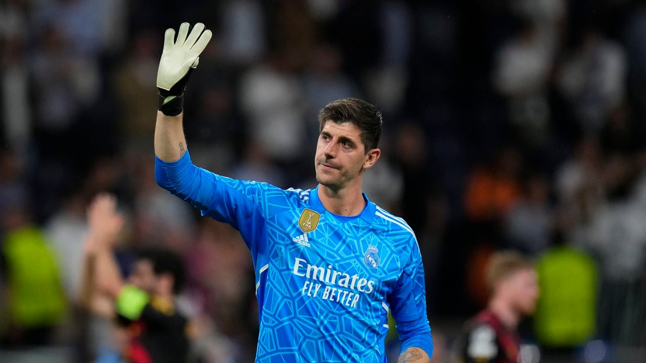 FILE - Real Madrid's goalkeeper Thibaut Courtois waves to fans at the end of the Champions League semifinal first leg soccer match between Real Madrid and Manchester City at the Santiago Bernabeu stadium in Madrid, Spain, Tuesday, May 9, 2023. Real Madrid says goalkeeper Thibaut Courtois has torn a ligament in his left knee and will require surgery. Local media reports that the injury occurred during training. (AP Photo/Manu Fernandez, File)