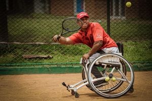 David Romero Tapiero, tenista en silla de ruedas.