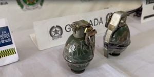 En el operativo fueron incautados dos artefactos explosivos tipo granada.