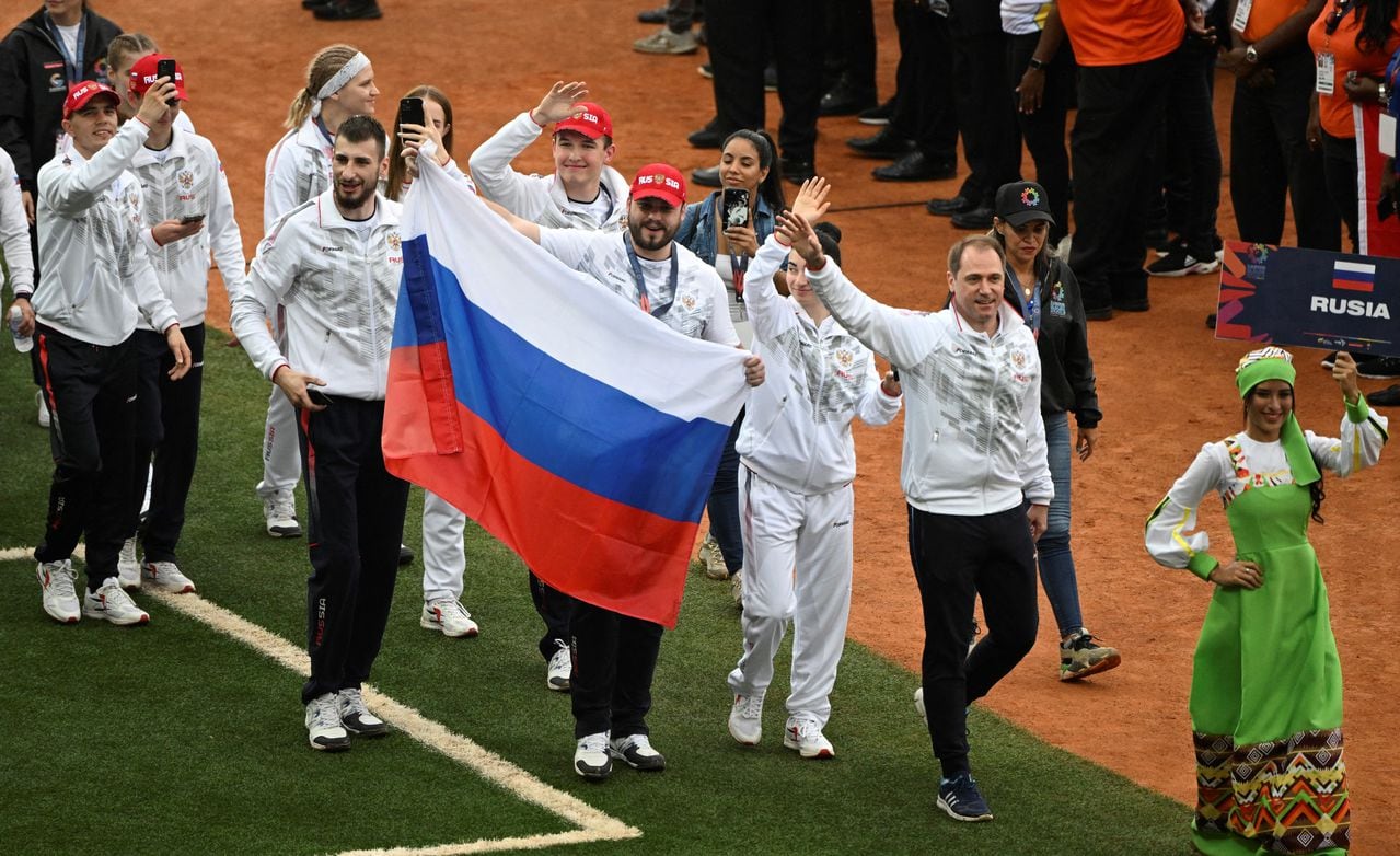 Atletas rusos desfilan en los Juegos Deportivos del ALBA de Venezuela.