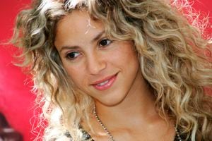 Shakira posa durante una promoción de su nuevo disco "Fijacion Oral" en el Hotel Santo Mauro de Madrid. | Ubicación: Madrid, España. (Foto de Dusan Despotovic / Corbis a través de Getty Images)