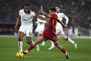 Roma's Paulo Dybala, right, and Cagliari's Yerry Mina fight for the ball during a Serie A soccer match between Roma and Cagliari, at Rome's Olympic Stadium, on Monday, Feb. 5, 2024. (AP Photo/Andrew Medichini)