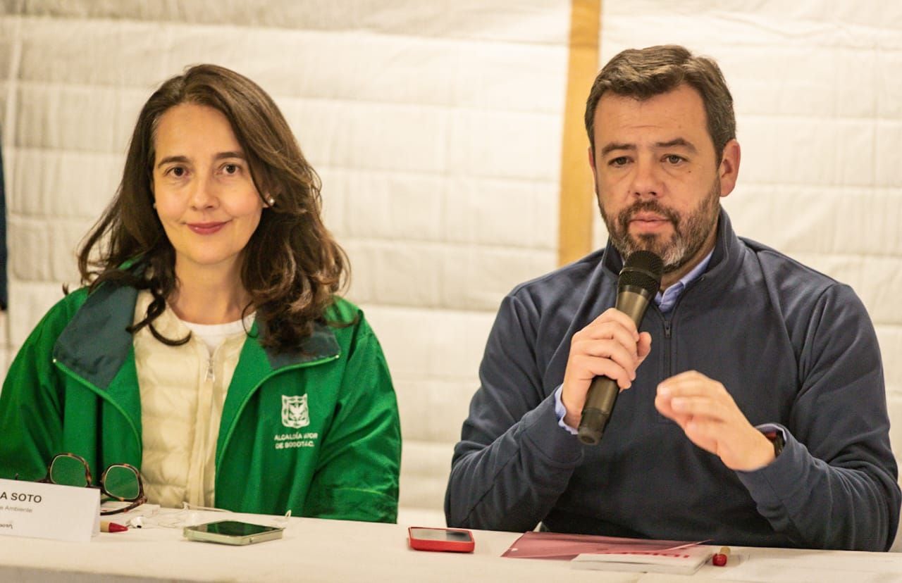 Adriana Soto, secretaria de Ambiente; y el alcalde, Carlos Fernando Galán