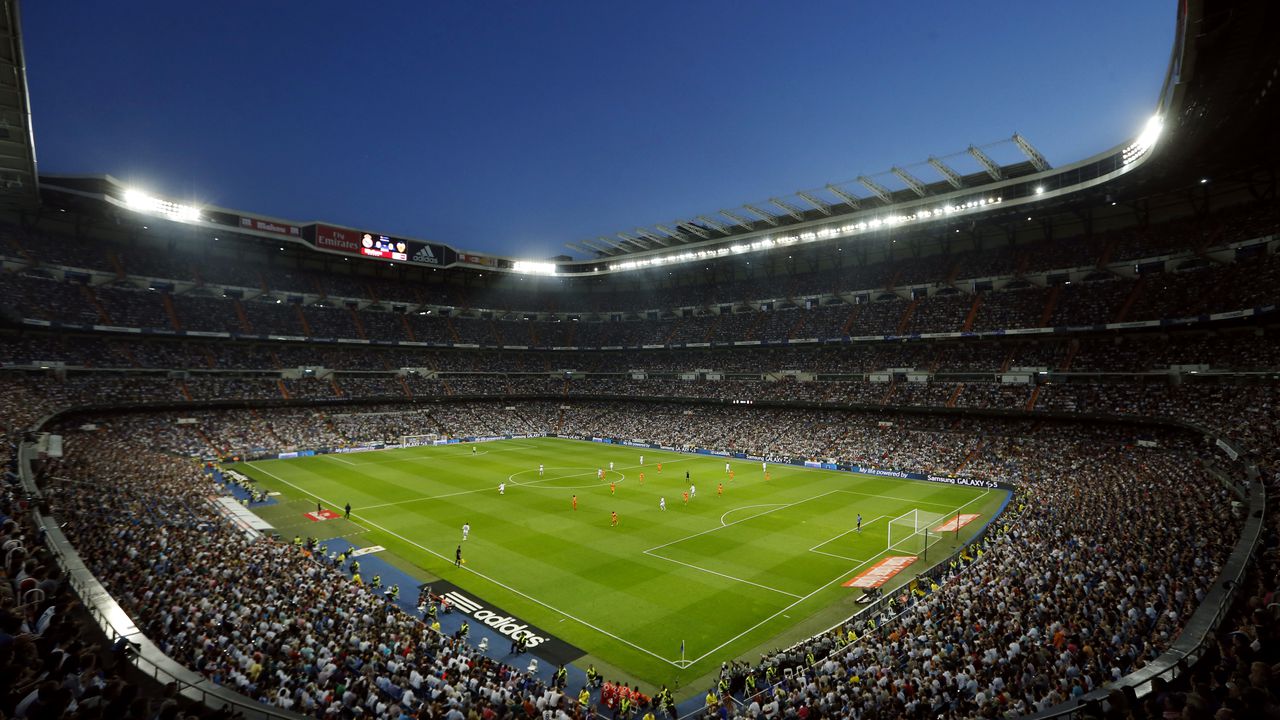 Imagen del Estadio Santiago Bernabéu del Real Madrid en un partido de Liga.