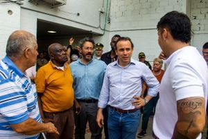 El alcalde Alejandro Eder lideró la entrega de las obras en Mariano Ramos, con presencia de los uniformados y la comunidad.