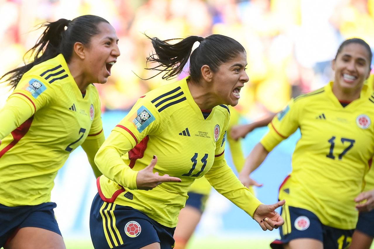 Catalina Usme festeja el gol de tiro penal que le anotó a Corea del Sur, en el Mundial femenino 2023.