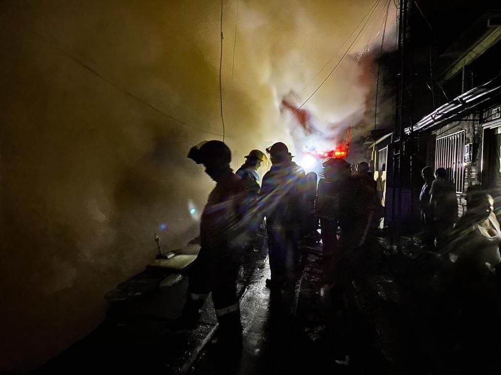 Incendio en Manizales deja como saldo varias viviendas afectadas y 16 familias damnificadas