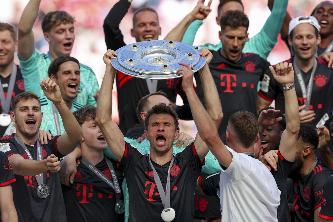 Bayern Múnich derrotó al Colonia y se coronó campeón de la Bundesliga.