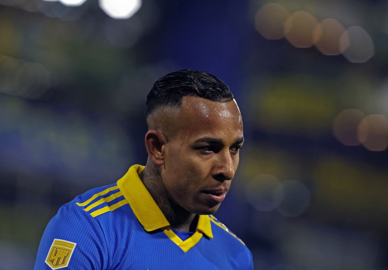 Boca Juniors' Colombian forward Sebastian Villa looks on during the Argentine Professional Football League tournament match against Tigre at La Bombonera stadium in Buenos Aires, on May 28, 2023. (Photo by ALEJANDRO PAGNI / AFP)