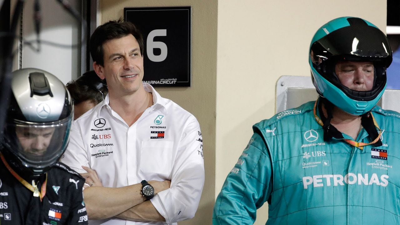 Toto Wolf, director de Mercedes aseguró estar sorprendido por el anuncio de Lewis Hamilton de fichar por Ferrari