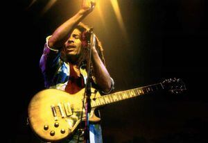 5. Bob Marley. Patrimonio: US$17 millones. Cantante Jamaiquino. Murió el 11 de mayo de 1981 debido a un cáncer. 