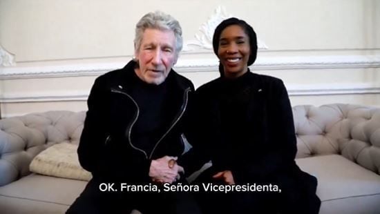 Roger Waters y su esposa Kamilah Chavis en la Casa de Nariño.