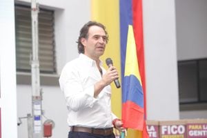"Vamos con toda por la Presidencia de Colombia" escribió 'Fico' a través de sus redes sociales, donde agradeció a las millón 450 mil personas que lo apoyaron.