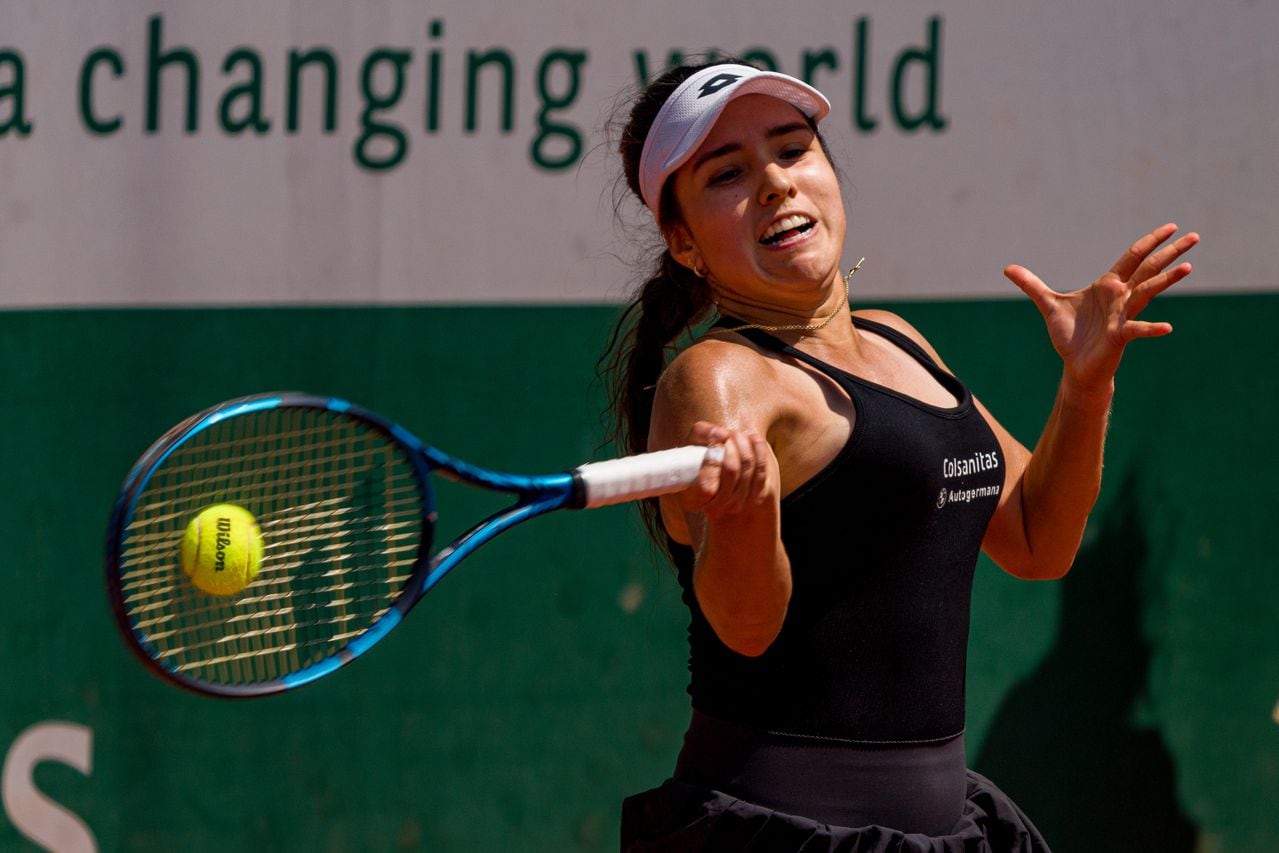 PARIS, FRANCE - MAY 29: Camila Osorio of Columbia plays a forehand during the Women's Singles First Round Match against Ana Bogdan of Romania during Day 2 of the Roland Garros on May 29, 2023 in Paris, France. (Photo by Andy Cheung/Getty Images)