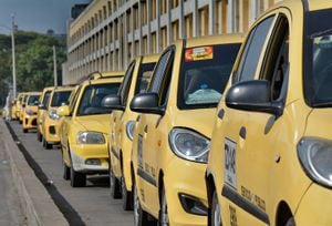 Desde hoy saldrán más de 14.000 taxis a las calles de Cali, cada día. De acuerdo con la Encuesta de Movilidad 2015, realizada por la firma Steer Davies Gleave, el 5,5 % del total de los viajes que se hacen en la ciudad se realizan en taxi.