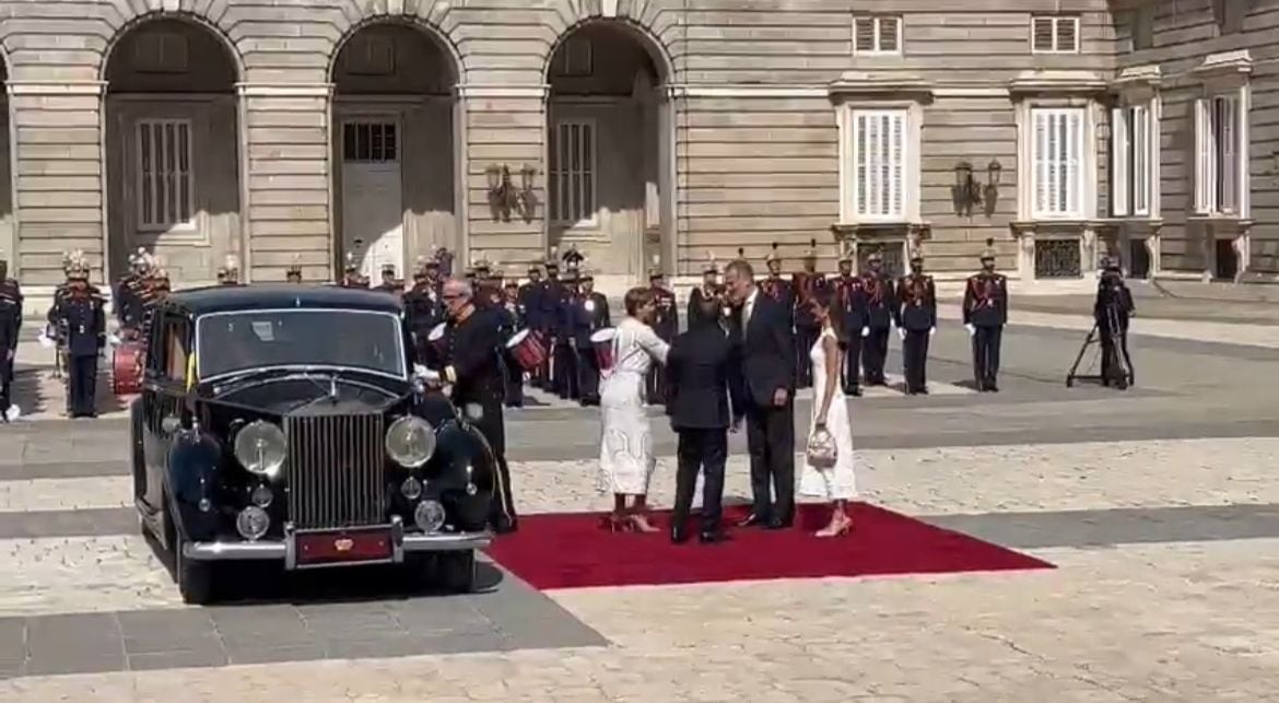 Palacio Real de Madrid en un Rolls Royce de la Guardia Real