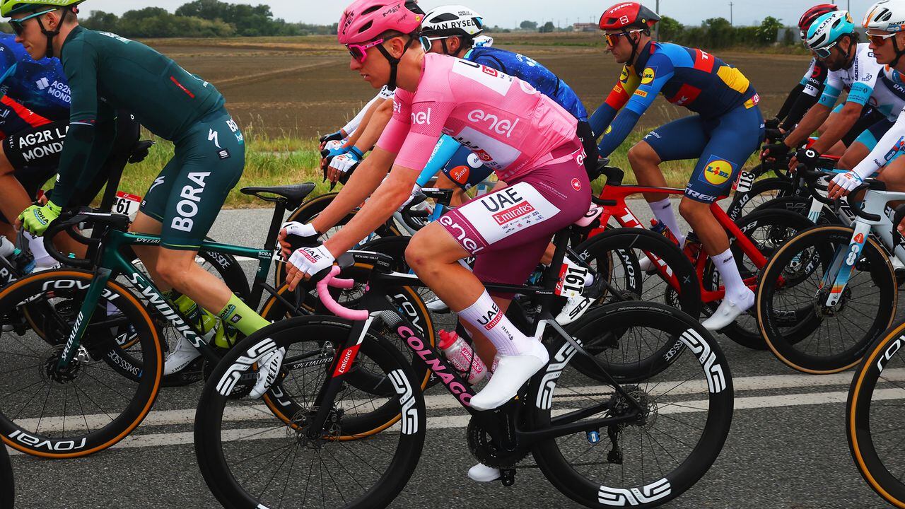 Pink Jersey Team UAE's Slovenian rider Tadej Pogacar (C) rides in the pack during the 3rd stage of the 107th Giro d'Italia cycling race, 166 km between Novara and Fossano, on May 6, 2024 in Fossano. (Photo by Luca Bettini / AFP)