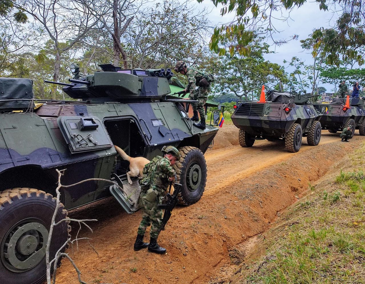 Vehículos blindados de transporte militar que serán ubicados en la parte alta de jamundí para combatir a las disidencias de las FARC