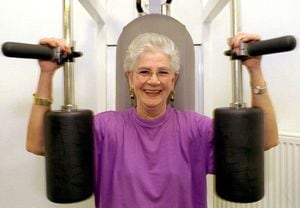 El fortalecimiento muscular es clave en la edad avanzada.