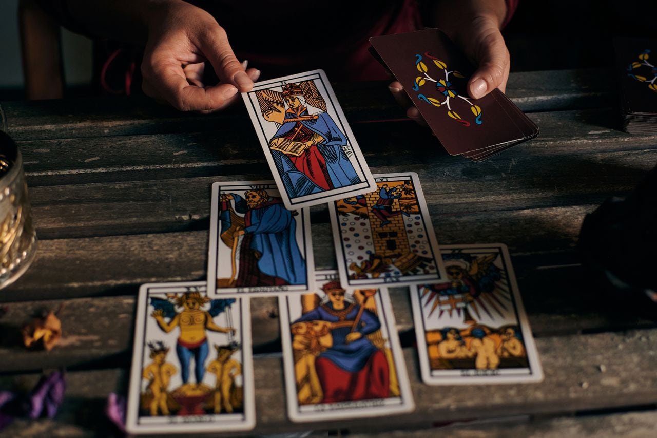 Las cartas del Tarot desvelan cómo les irá a las personas según sus signos zodiacales.