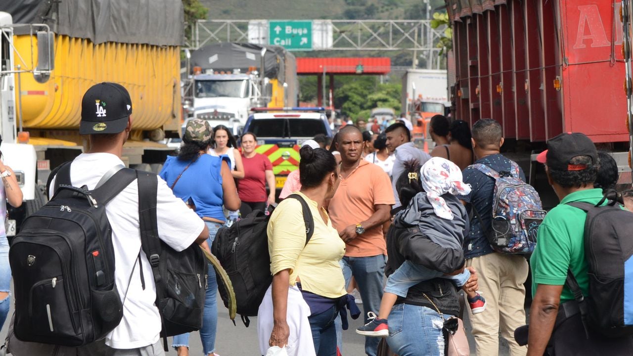Bloqueos en la vía a Buenaventura en el sector de Loboguerrero