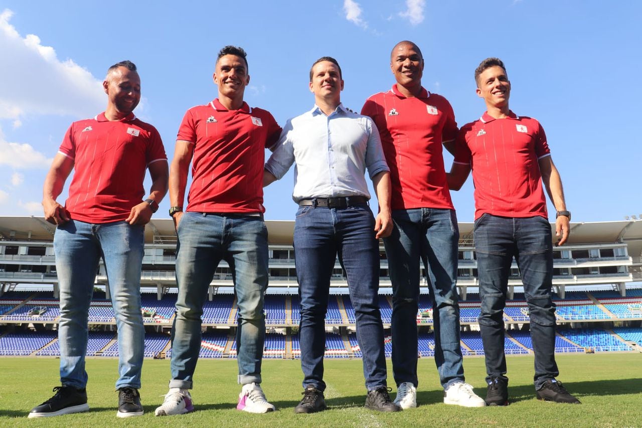 Imagen de Lucas González, Alexis Henríquez, Carlos Tabares, Tiago Joao Alves y Mauricio Romero en el estadio Pascual Guerrero.