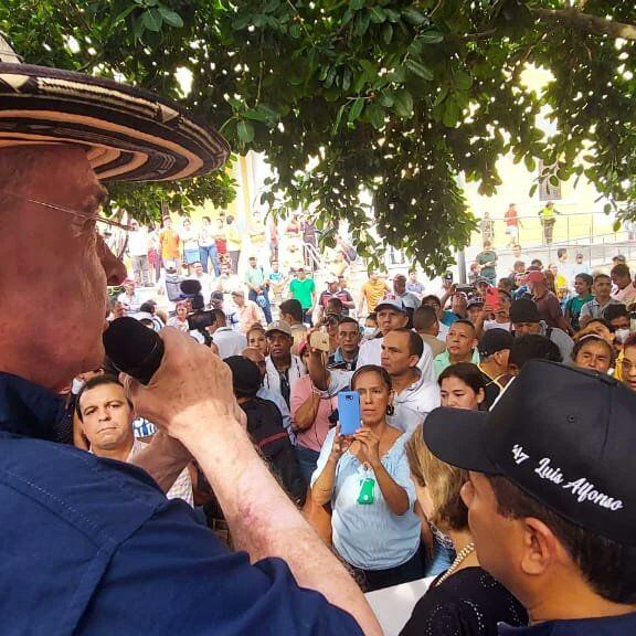 Álvaro Uribe hablando en contra de las reformas del Gobierno de Gustavo Petro