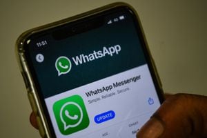 WhatsApp busca alentar a sus 1.500 millones de usuarios individuales en el mundo a realizar compras a través de la aplicación.