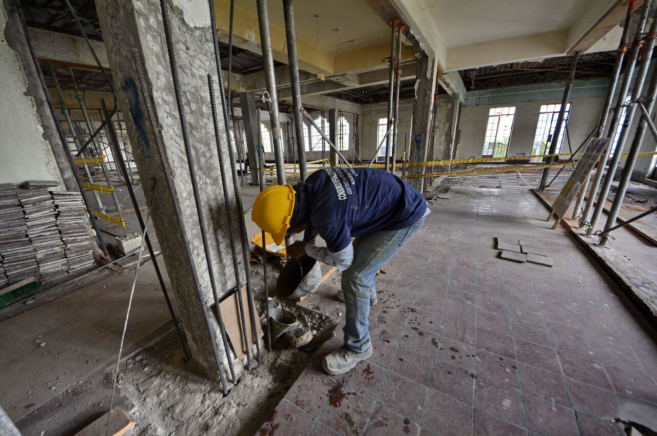 El reforzamiento del edificio continuará según el cronograma planteado.

Foto: Jorge Orozco / El País.