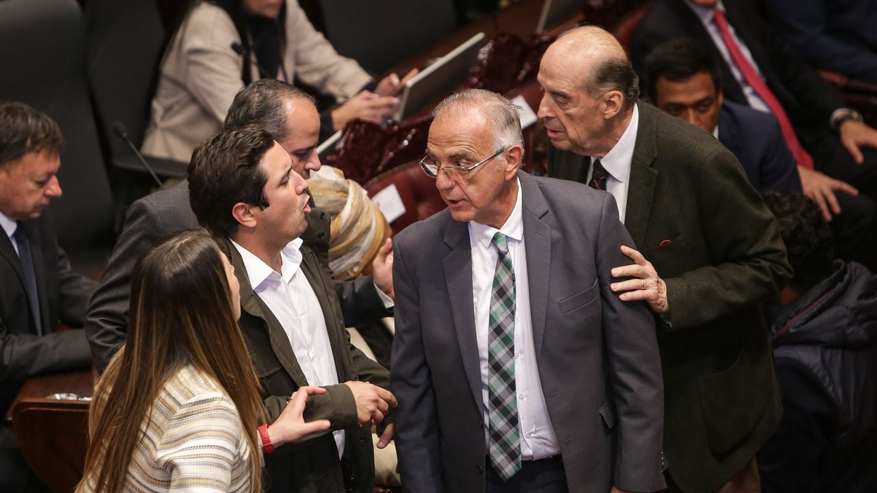 BOGOTÁ, 26 de abril de 2023. Se lleva a cabo en el congreso la moción de censura del ministro de defensa Ivan Velásquez.